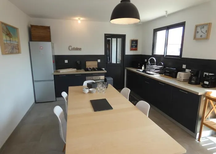 Hébergement de vacances Maison Spacieuse Avec Jardin Clos, Près Plage, Animaux Ok, 10 Pers, - Fr-1-540-137 *